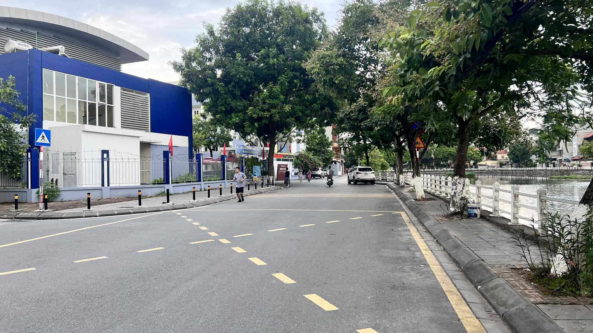 bán nhà mặt hồ Bồ Đề, diện tích 226m, mặt tiền 12m, 2 thoáng, full thổ cư 2