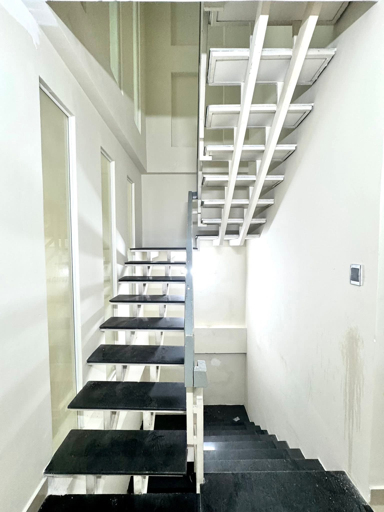 NHÀ NGUYỄN KIỆM 61m2 (4×15) HẺM OTO TRÁNH - SÁT MẶT TIỀN - GIÁ 11.7 TỶ 2