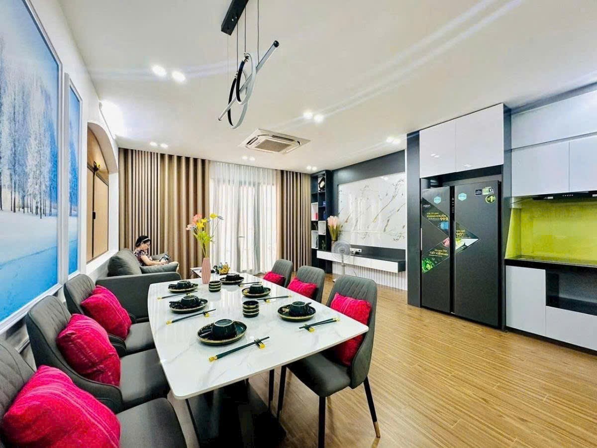 Cần bán nhà Vũ Trọng Phụng ngõ thẳng tắp cách mặt phố 30m - 60m x 5 tầng mặt tiền 5,5m 2