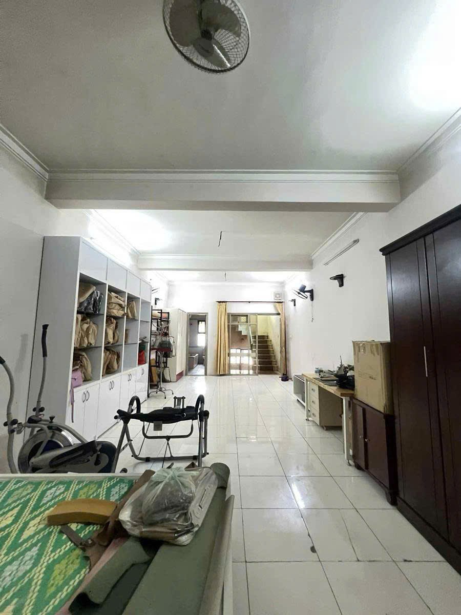 Bán nhà phố Vọng - 70m 4 tầng 13,5 tỷ - Vị trí cách phố chỉ hơn 20m - Nhà cũ xác định bán đất 4