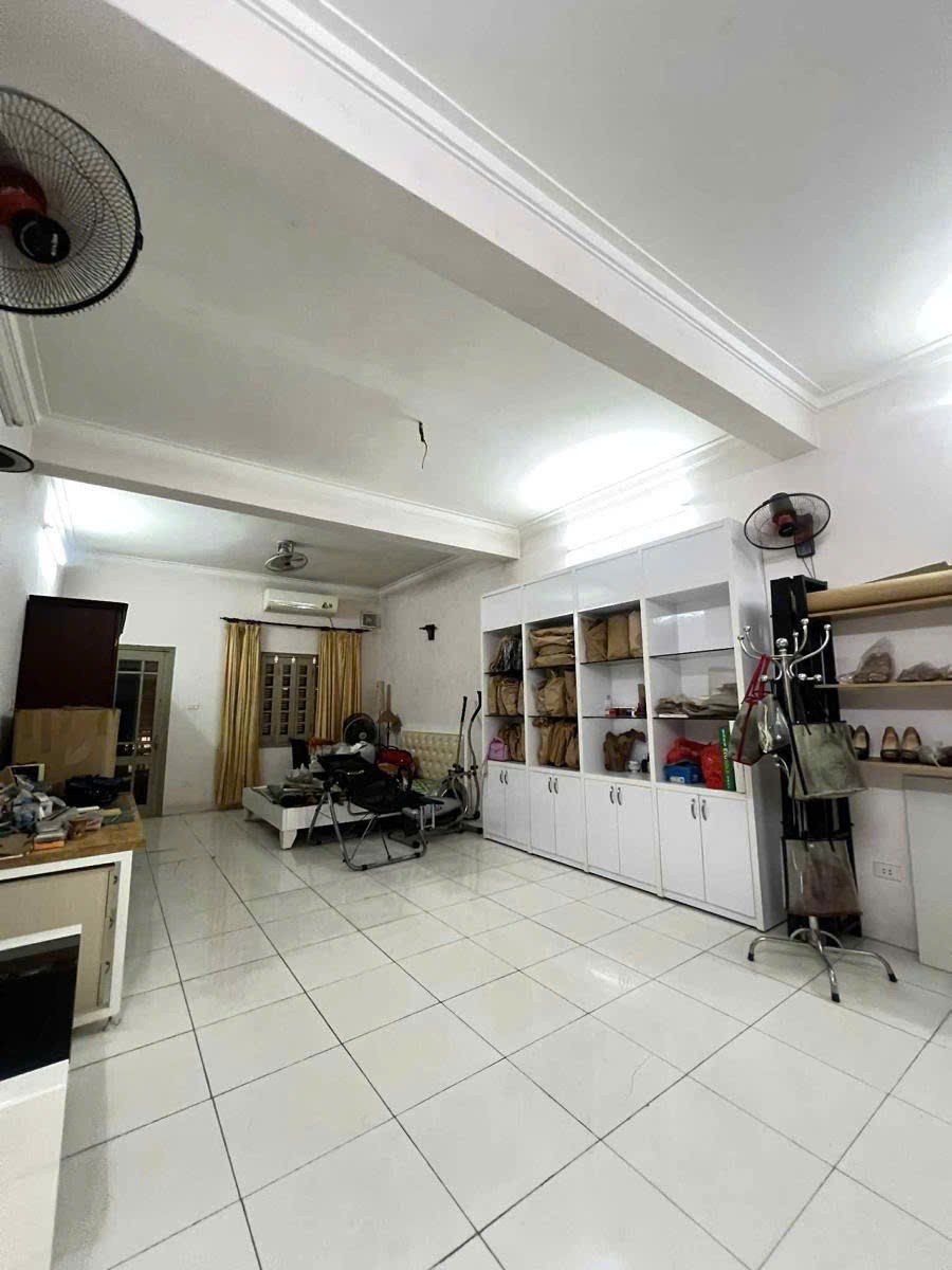 Bán nhà phố Vọng - 70m 4 tầng 13,5 tỷ - Vị trí cách phố chỉ hơn 20m - Nhà cũ xác định bán đất 3