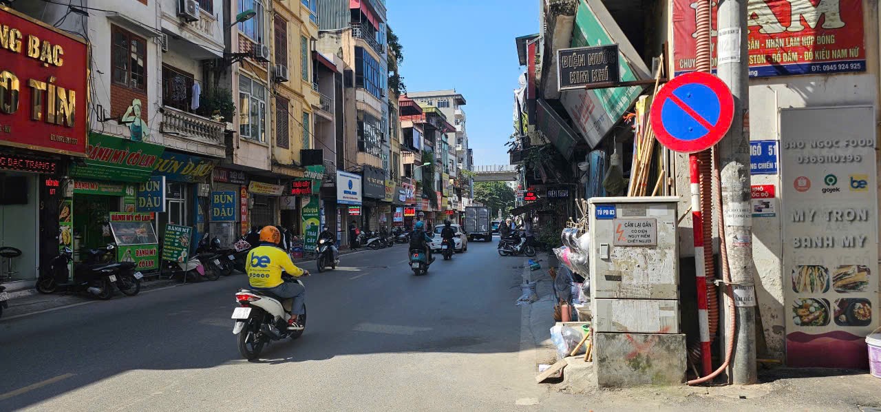 Chính công ty mang đến thuê Mặt Phố Chiến Thắng, Văn Quán, 80m, 19.5 triệu/tháng, 2 Mặt Phố xe con 2