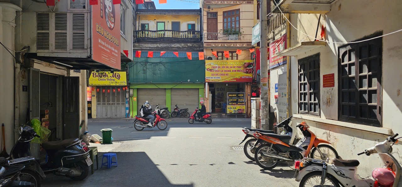 Chính công ty mang đến thuê Mặt Phố Chiến Thắng, Văn Quán, 80m, 19.5 triệu/tháng, 2 Mặt Phố xe con 4