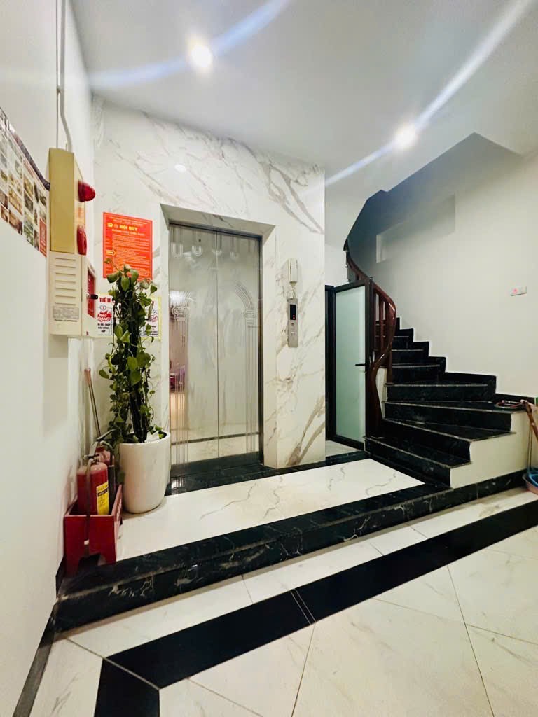 Bán nhà Tô Vĩnh Diện 42m x 8 tầng thang máy - Lô góc 2 thoáng - 30m ra ô tô tránh - Tặng full nội