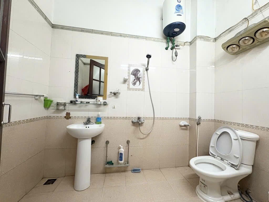 Cần bán Nhà mặt tiền đường Tam Trinh, Phường Yên Sở, Diện tích 107m², Giá 36 Tỷ 4