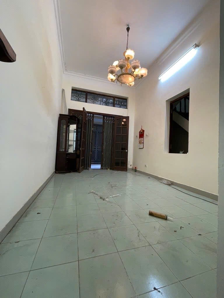 Cần bán Nhà mặt tiền đường Giáp Bát, Phường Giáp Bát, Diện tích 46m², Giá 13.25 Tỷ 2