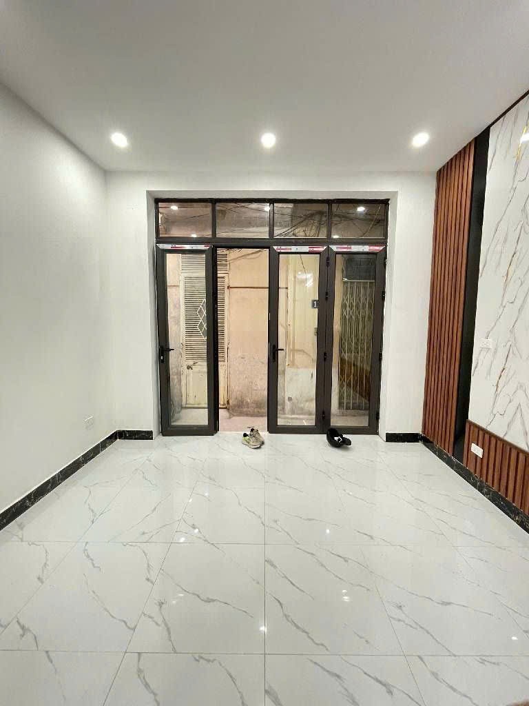 Cần bán Nhà mặt tiền đường Đông Thiên, Phường Vĩnh Hưng, Diện tích 35m², Giá 4.4 Tỷ