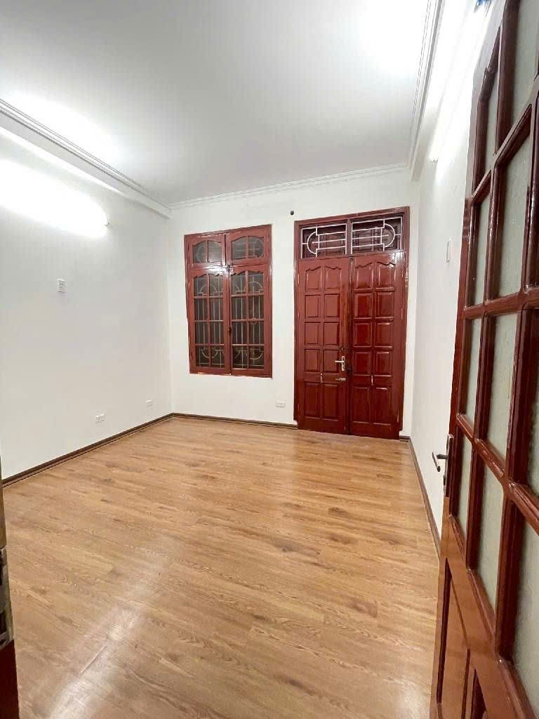 Cần bán Nhà mặt tiền đường Đông Thiên, Phường Vĩnh Hưng, Diện tích 35m², Giá 4.4 Tỷ 2