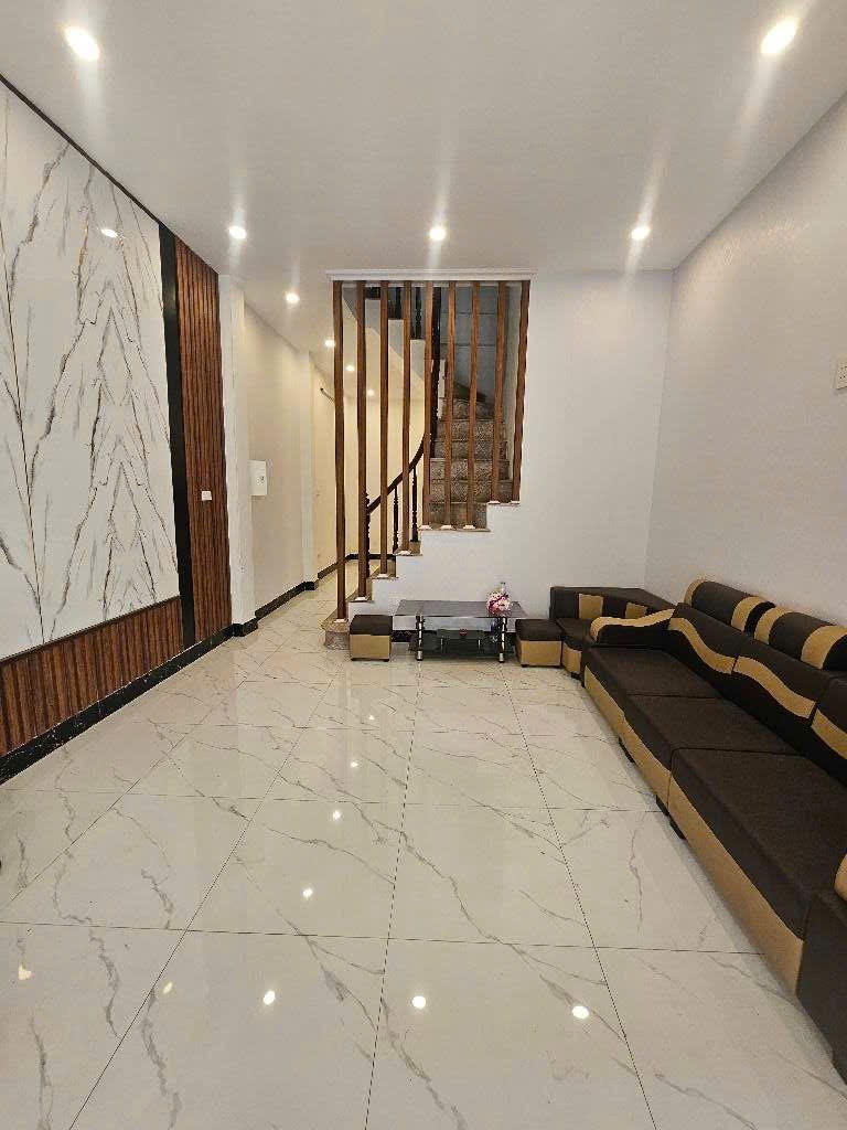 Cần bán Nhà mặt tiền đường Đông Thiên, Phường Vĩnh Hưng, Diện tích 35m², Giá 4.4 Tỷ 4