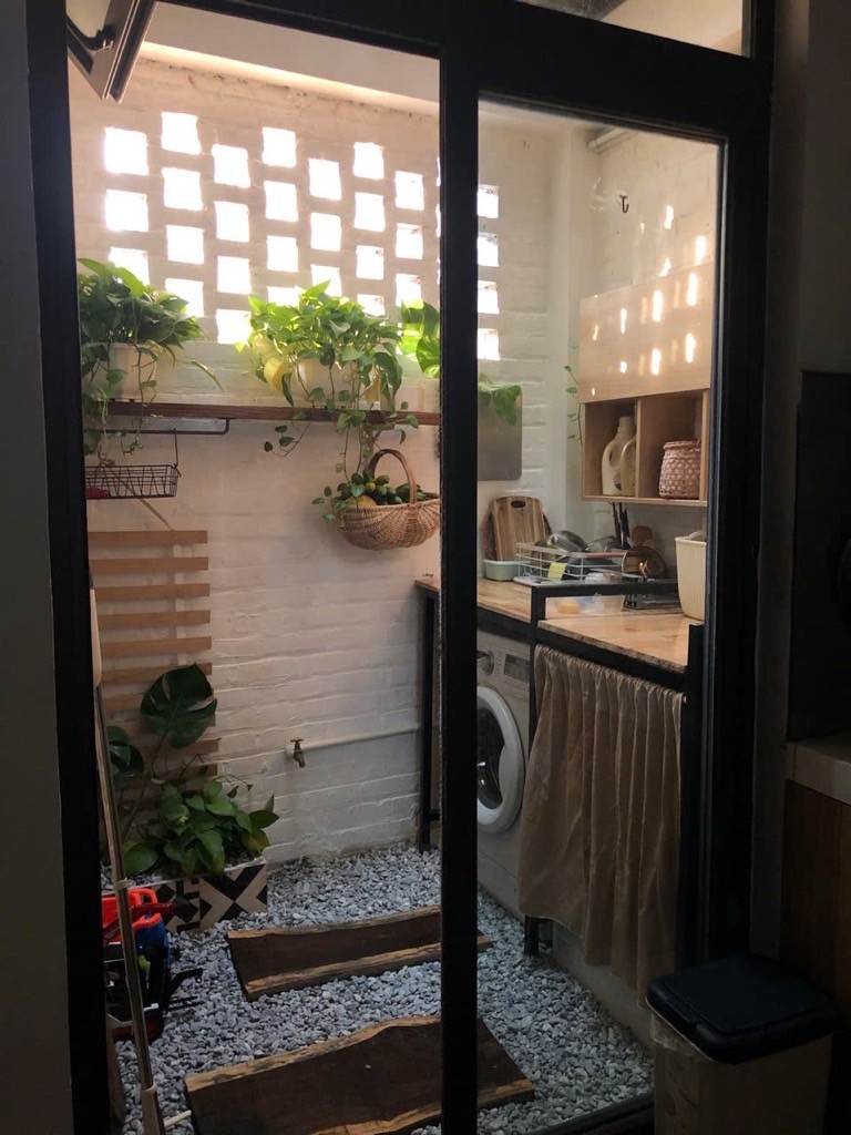 Bán nhà 2T Ngọc Thuỵ, nhà đẹp 46m x 4m ở luôn, oto tránh ngay cổng. chỉ nhỉnh 5 tỷ còn tl. LH 2