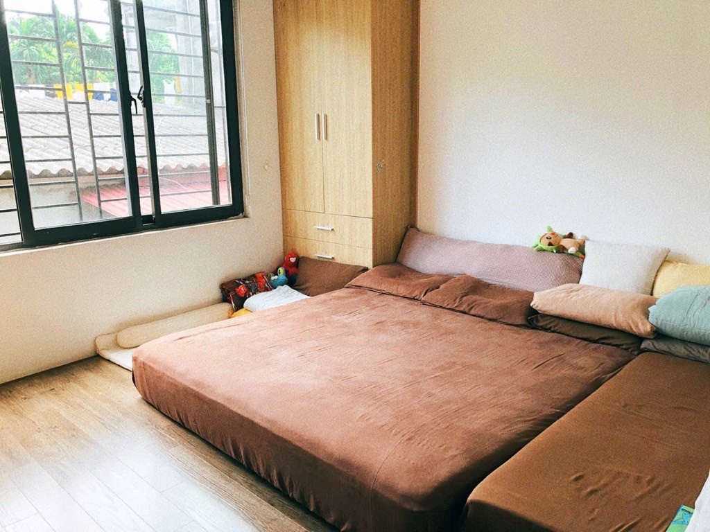 Bán nhà 2T Ngọc Thuỵ, nhà đẹp 46m x 4m ở luôn, oto tránh ngay cổng. chỉ nhỉnh 5 tỷ còn tl. LH 3