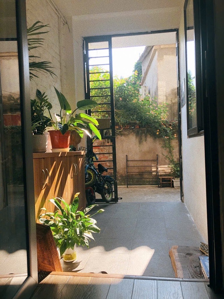 Bán nhà 2T Ngọc Thuỵ, nhà đẹp 46m x 4m ở luôn, oto tránh ngay cổng. chỉ nhỉnh 5 tỷ còn tl. LH 4