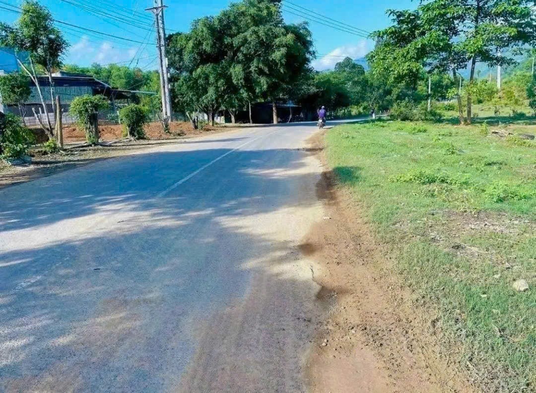 Bán đất Khánh Phú mặt tiền đường nhựa Yangbay - thế đất lưng tựa núi cực vượng phong thủy 3