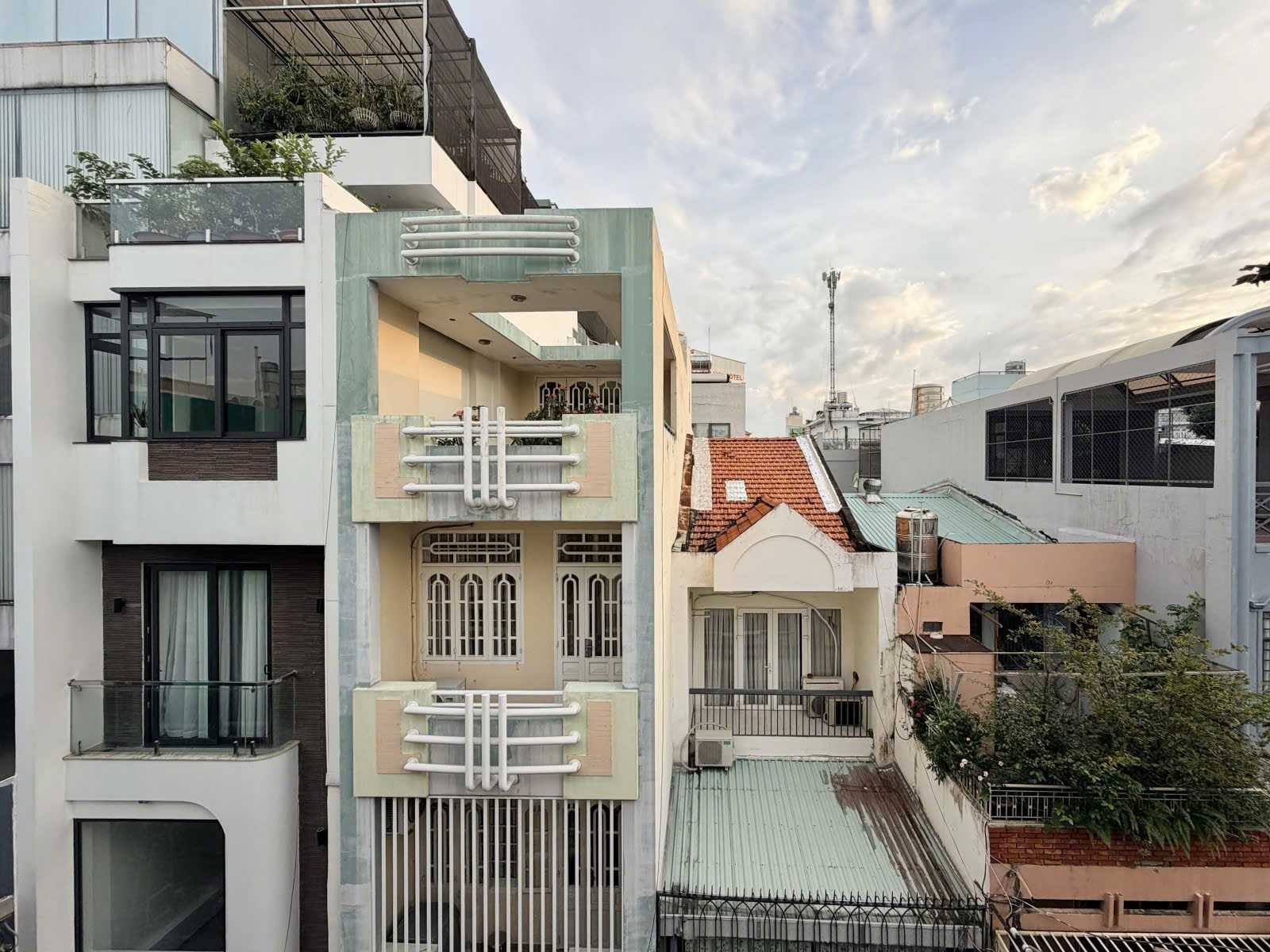 HẺM 8M OTO TRÁNH TRẦN HUY LIỆU - NHÀ 4 TẦNG KIÊN CỐ - 7 PN 8 WC - 15.2 TỶ 2