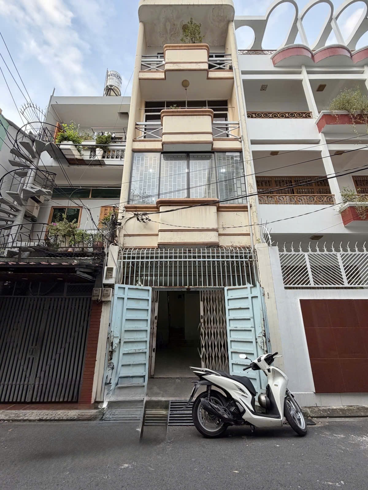 HẺM 8M OTO TRÁNH TRẦN HUY LIỆU - NHÀ 4 TẦNG KIÊN CỐ - 7 PN 8 WC - 15.2 TỶ 3