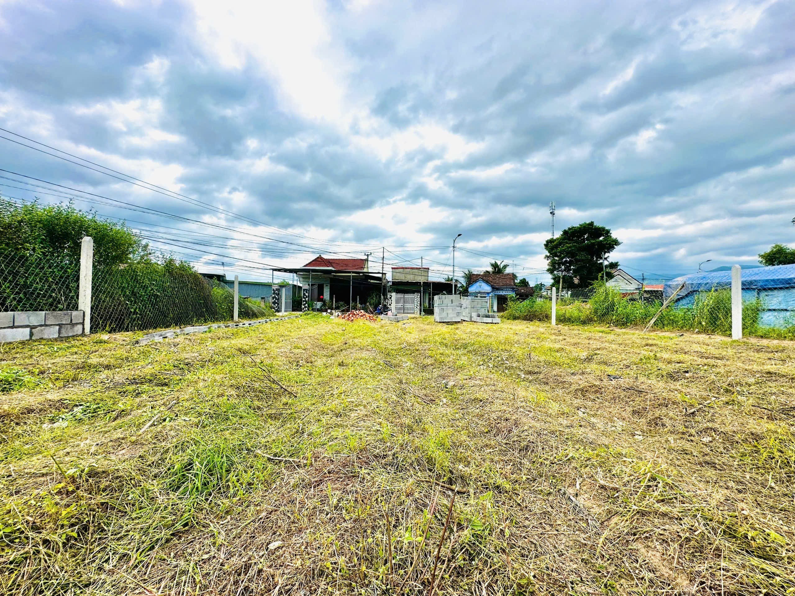 Bán đất mặt tiền đường Lạc Hoà 1 - xã Diên Hoà sau lưng cây xăng Hưng Thịnh đi vào 6