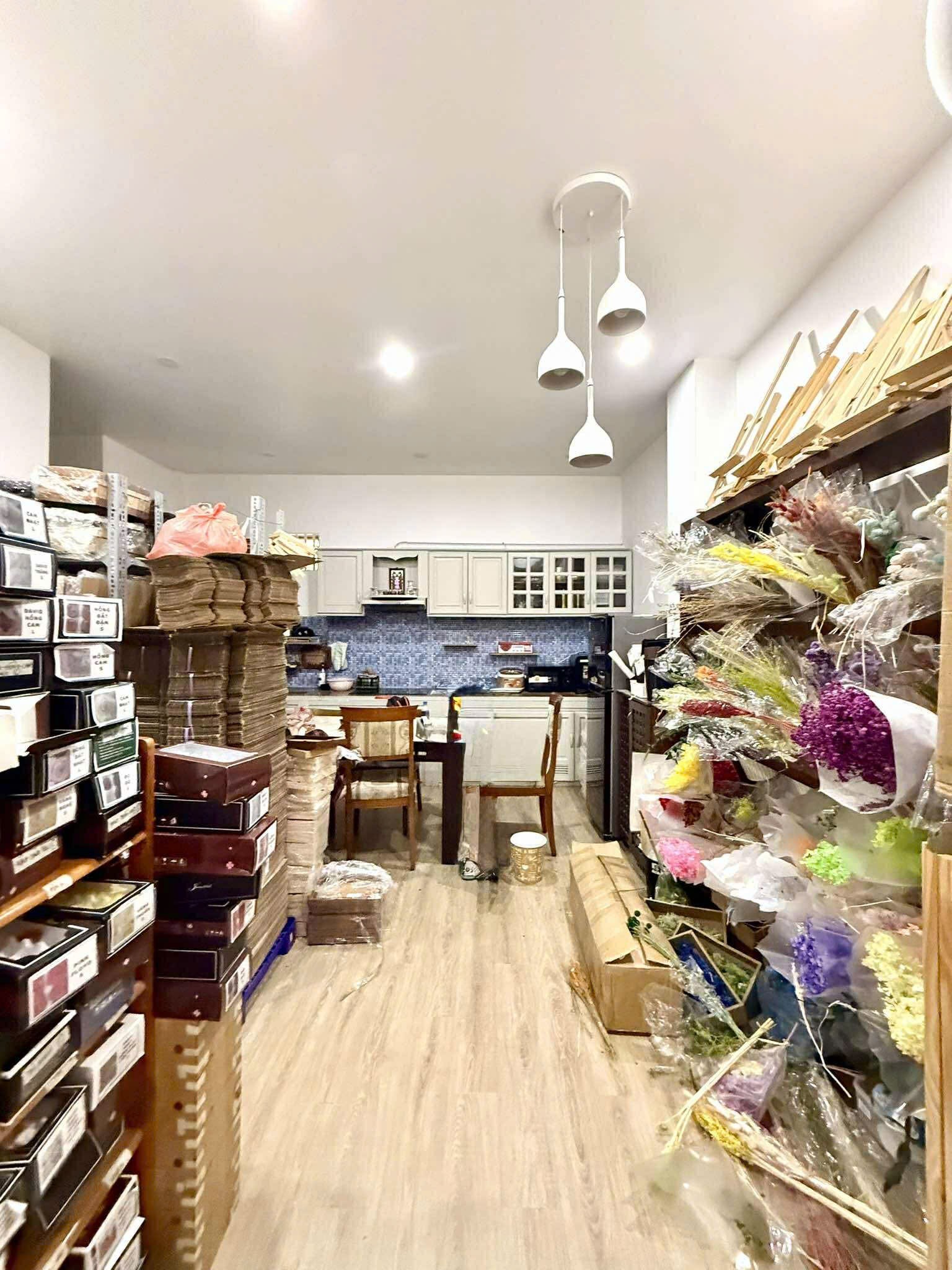 PHÚ NHUẬN - 80m2 - 12.2 TỶ - NGANG KHỦNG 6.1m - ĐANG CHO CTY THUÊ DÒNG TIỀN ỔN ĐỊNH 4