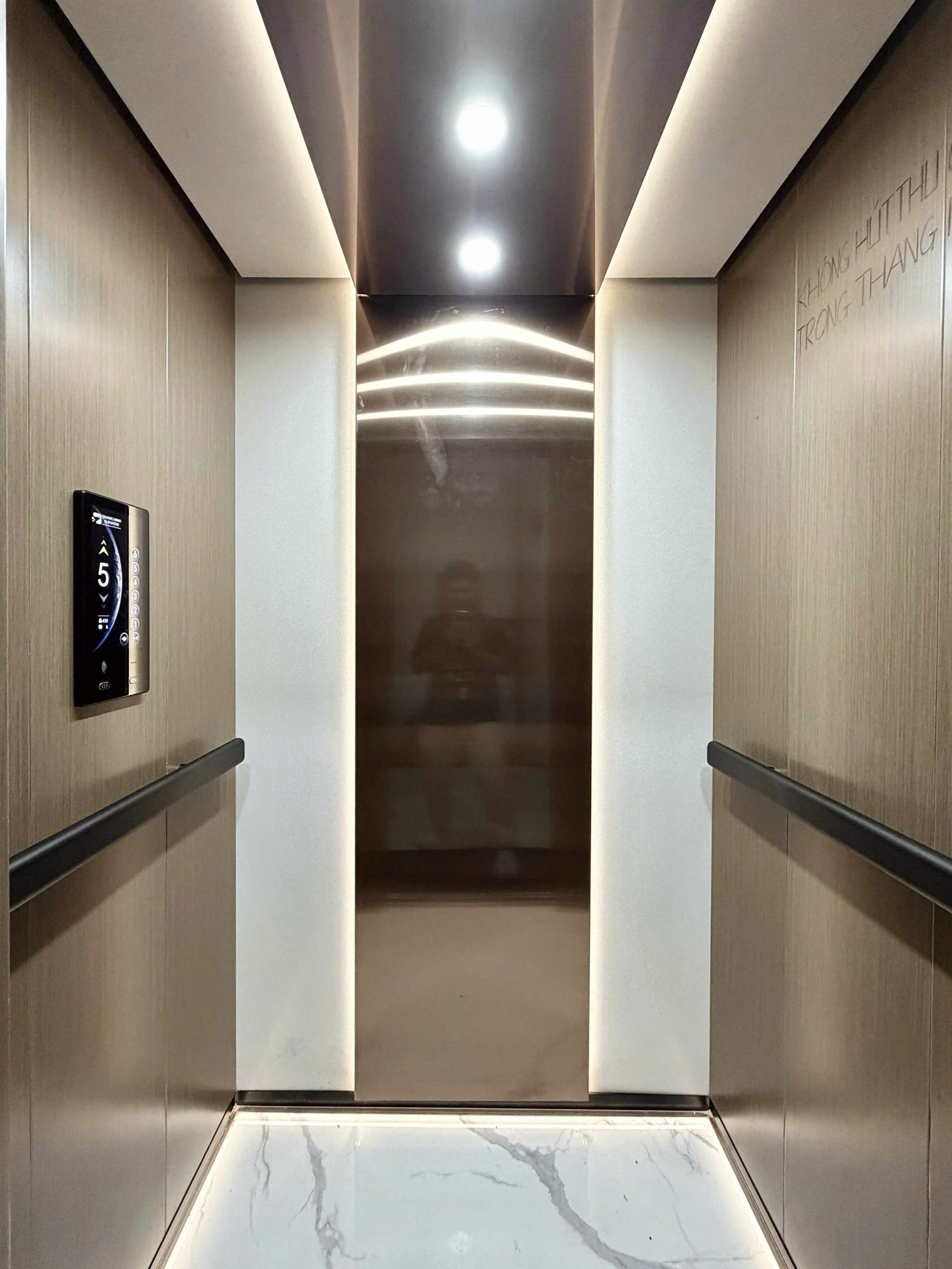 TOÀ CHDV 6 TẦNG MT NGUYỄN DUY GIÁP Q1- 15 PHÒNG FULL NỘI THẤT - 21 TỶ 5