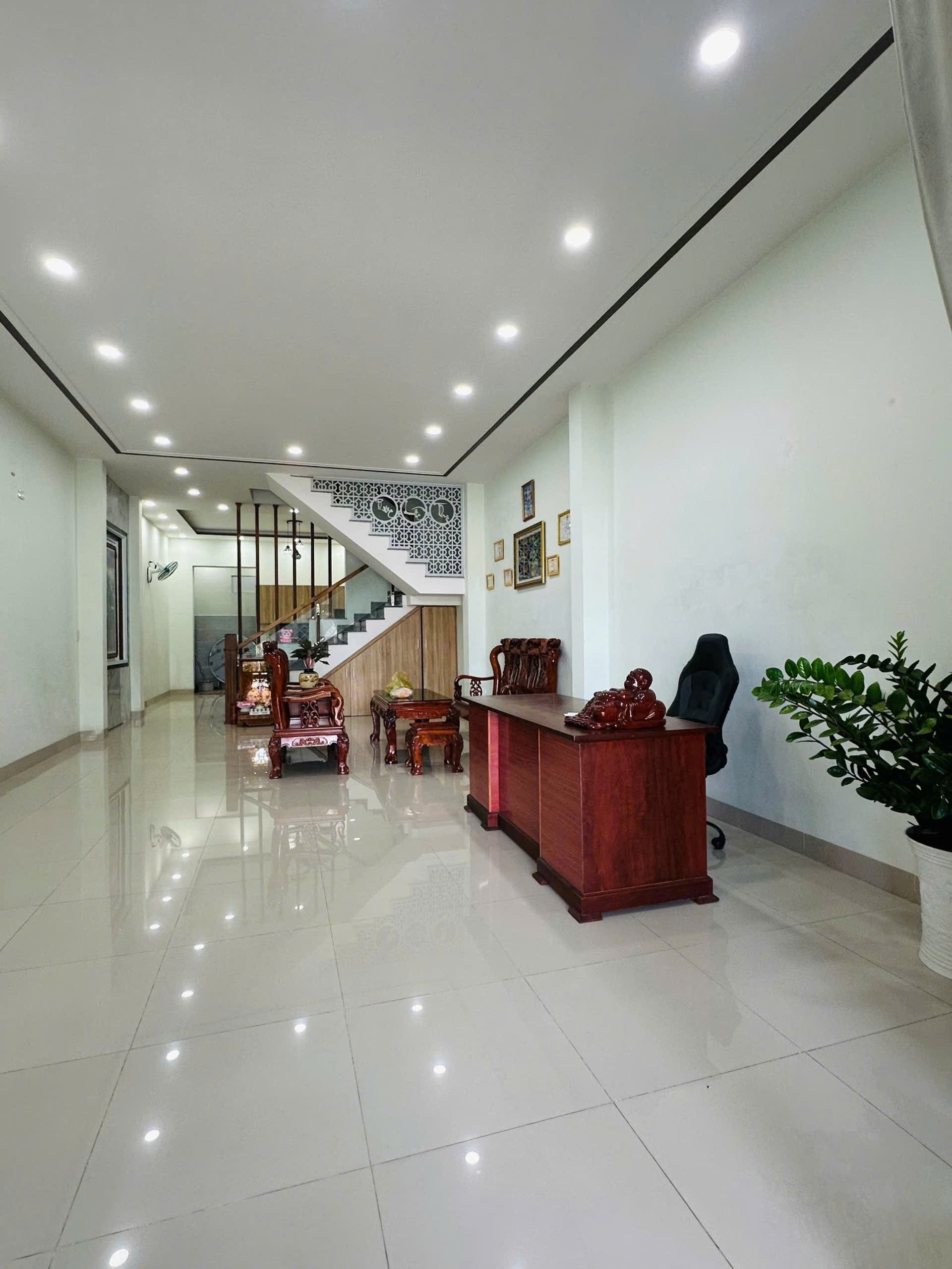 Bán nhà Diên Toàn mặt tiền Huỳnh Thúc Kháng - nhà 3 tầng đầy đủ tiện nghi 6