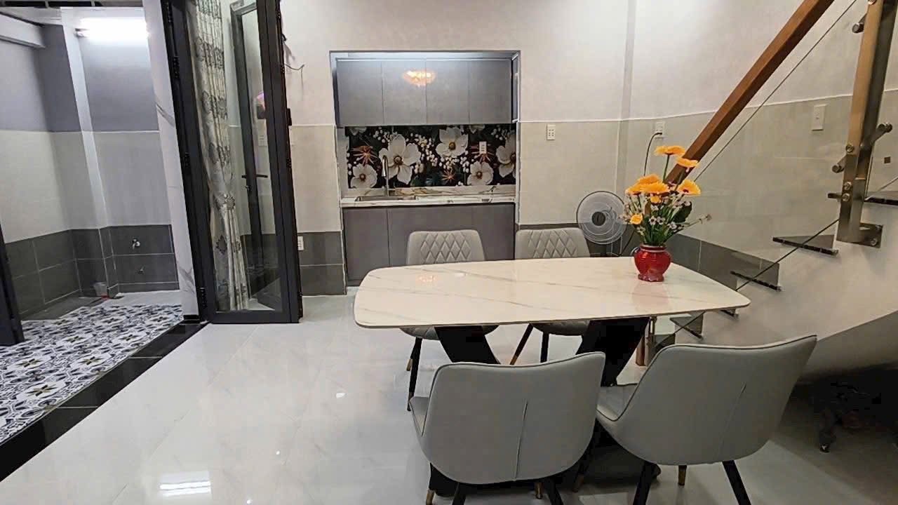 Cần bán Nhà mặt tiền đường Hoài Thanh, Phường 14, Diện tích 30m², Giá 1180 Triệu 3