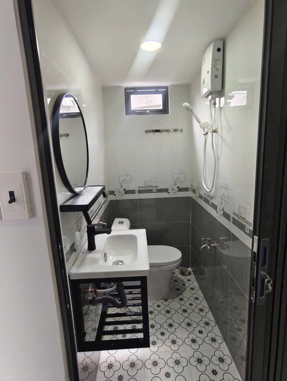 Cần bán Nhà mặt tiền đường Hoài Thanh, Phường 14, Diện tích 30m², Giá 1180 Triệu 5