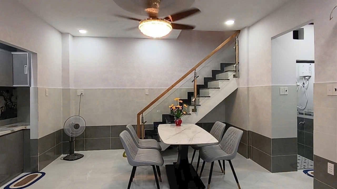 Cần bán Nhà mặt tiền đường Hoài Thanh, Phường 14, Diện tích 30m², Giá 1180 Triệu 7