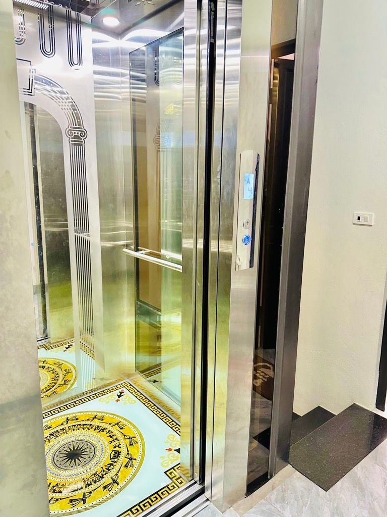 Cần bán Nhà mặt tiền đường Giáp Bát, Phường Giáp Bát, Diện tích 69m², Giá 19 Tỷ 6