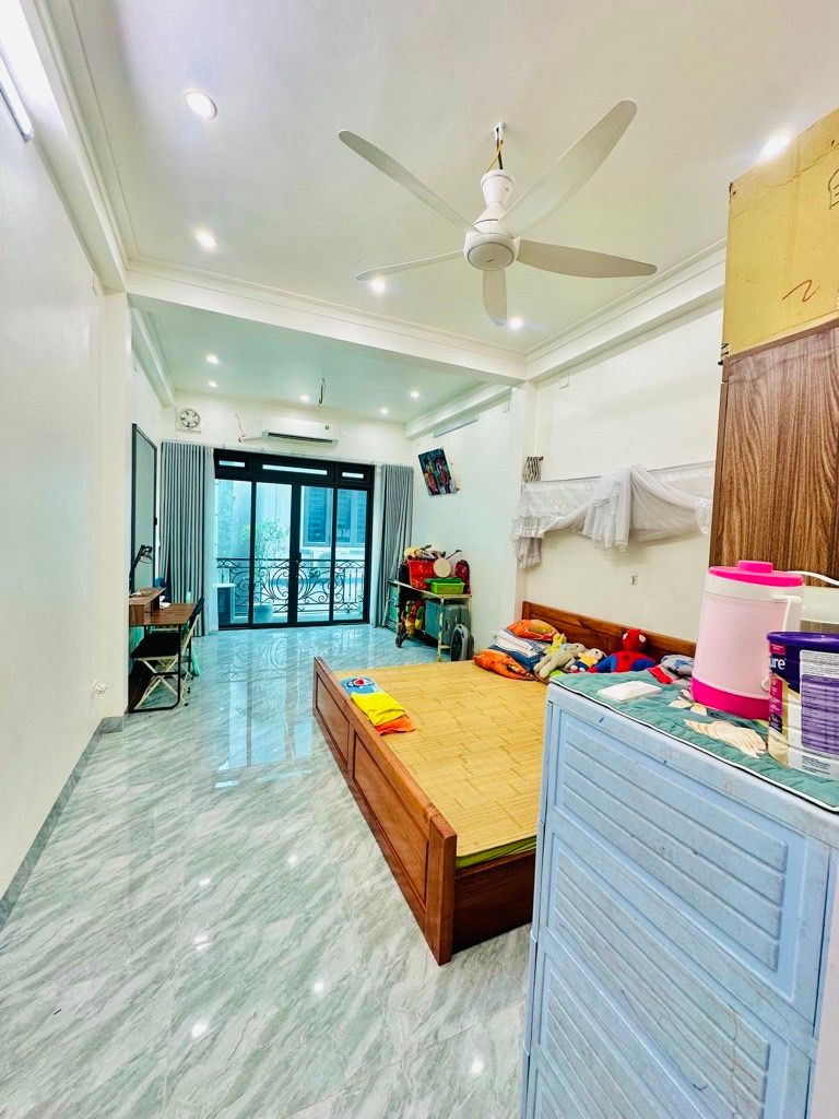 Cần bán Nhà mặt tiền đường Giáp Bát, Phường Giáp Bát, Diện tích 69m², Giá 19 Tỷ 3