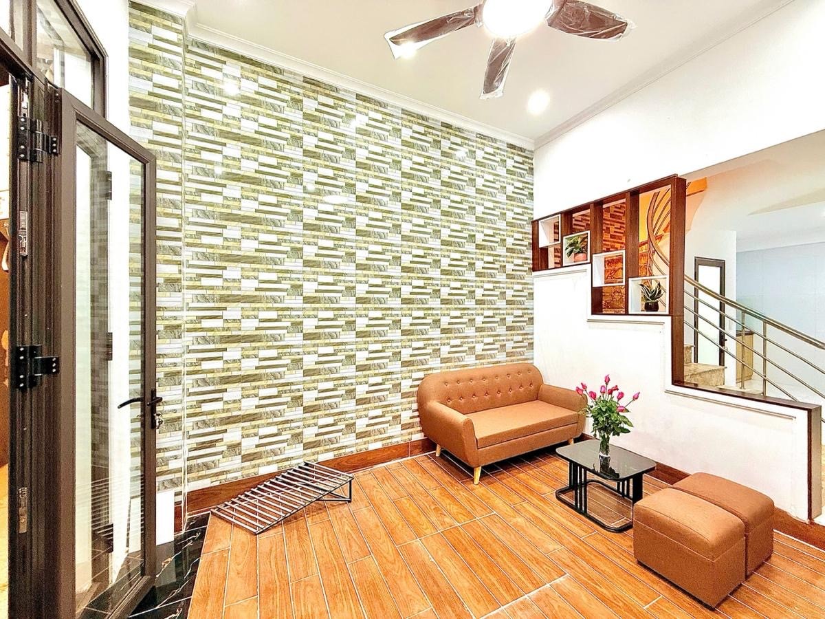 Bán gấp nhà đẹp Hoàng Văn Thái, 20m ra đầm Hồng, 4 ngủ to rộng, 32m2, 6 tỷ hơn 3