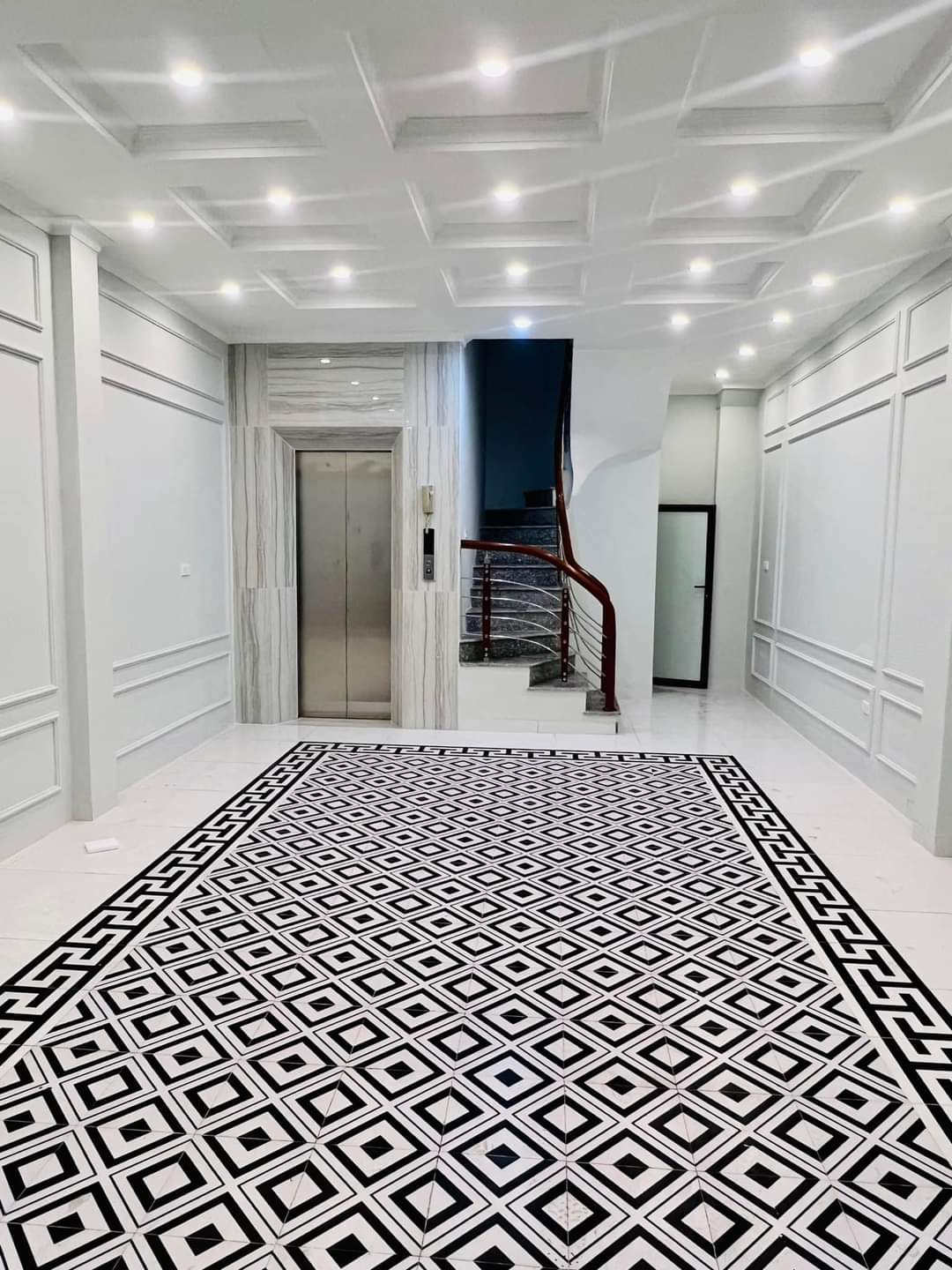 Siêu Phẩm Liên Mạc, Oto Đỗ Cổng, View Hồ Tuyệt Đẹp, Thang Máy Nhập Khẩu, Ở Cực Sướng, Nhỉnh 7 Tỷ 2