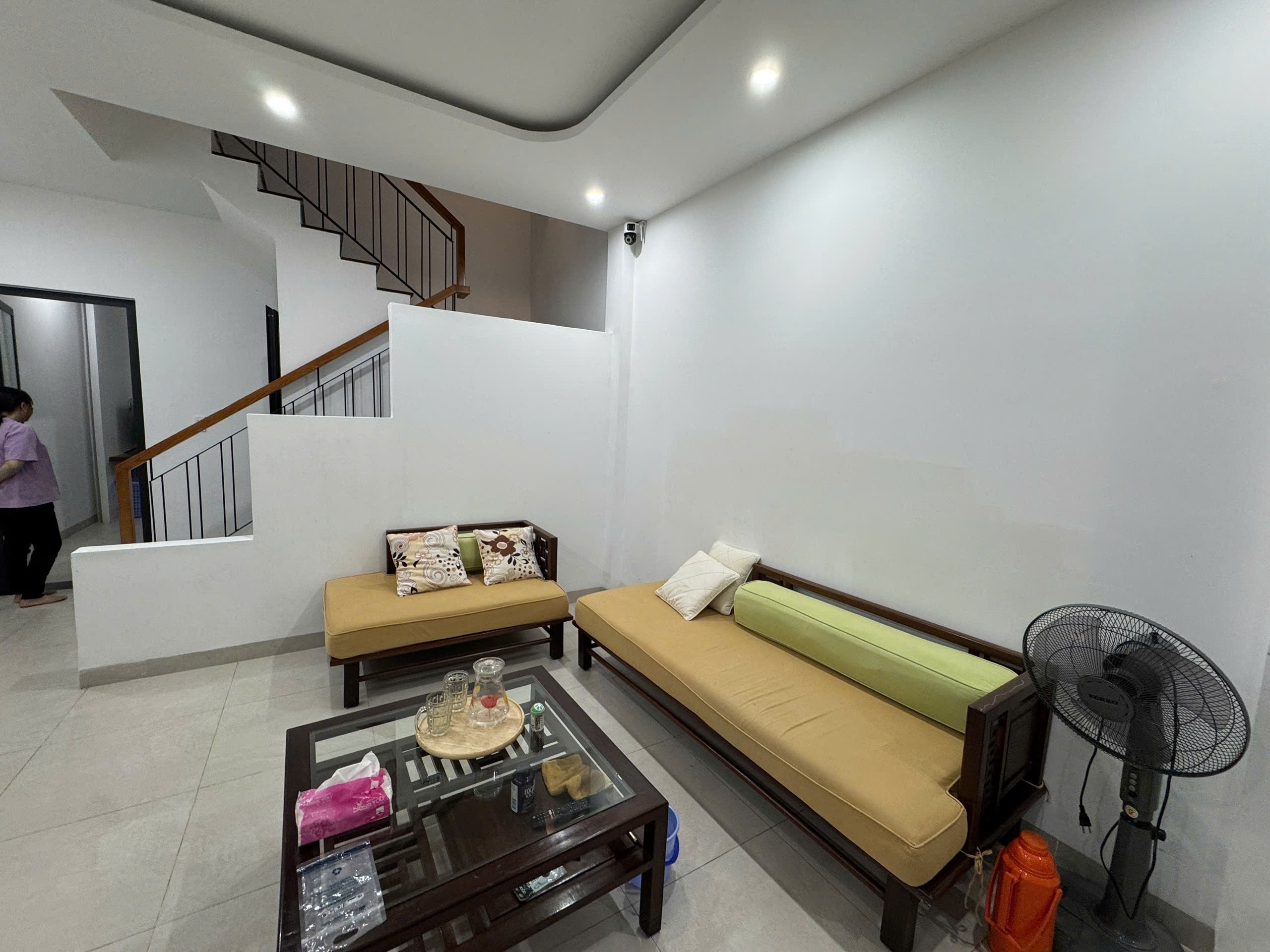 Bán nhà 3 tầng trung tâm TP Nha Trang – mặt tiền đẹp – full nội thất 2