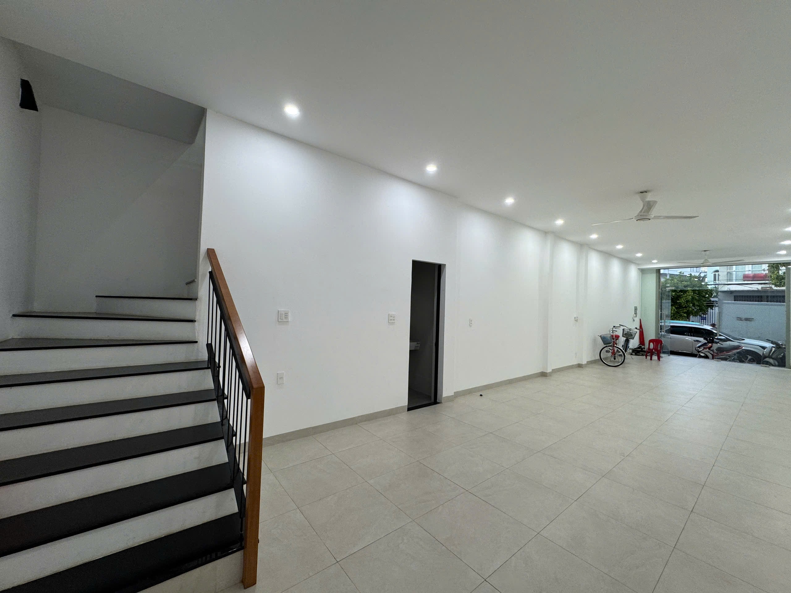 Bán nhà 3 tầng trung tâm TP Nha Trang – mặt tiền đẹp – full nội thất 3