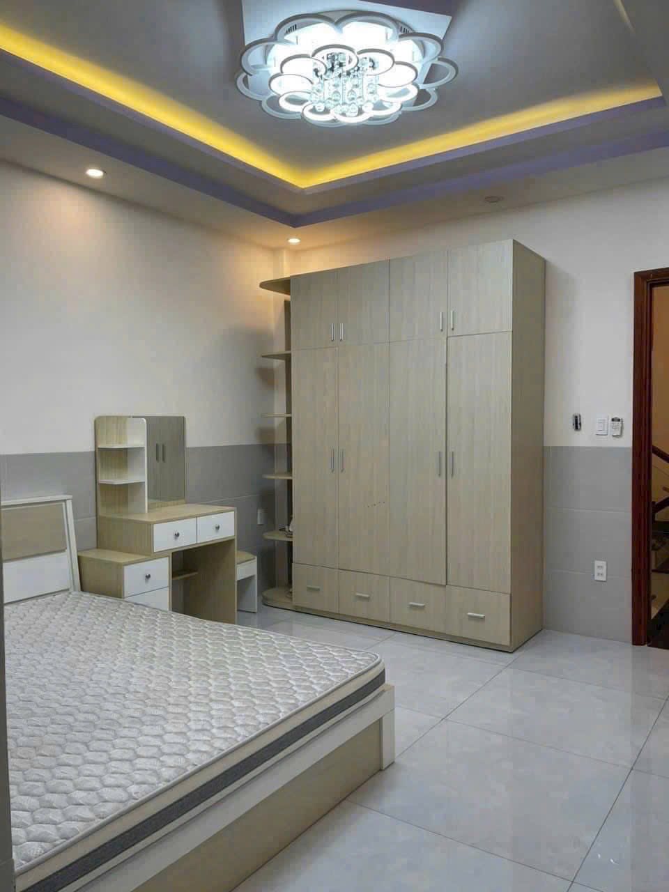 BÁN NHÀ 1 TRỆT 2 LẦU - XE HƠI ĐỖ CỬA - ĐỐI DIỆN GIGAMALL - CHỈ 6 TỶ NHỈNH 2