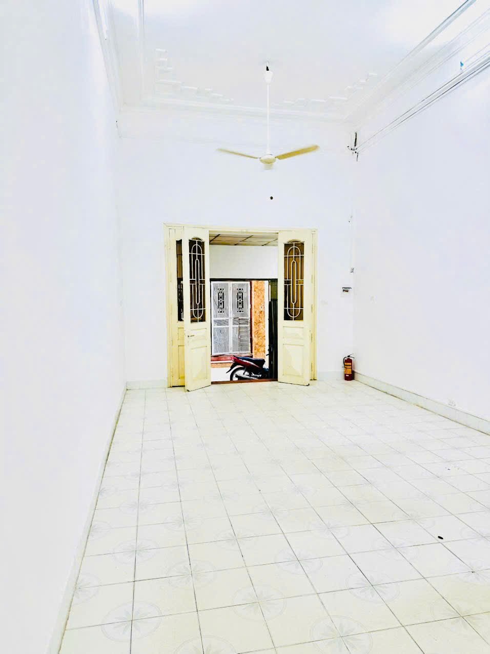 Cho thuê nhà riêng ngõ 141 Nguyễn Khang, Cầu Giấy 80m x 3T giá 14tr, Ô TÔ ĐỖ CỬA