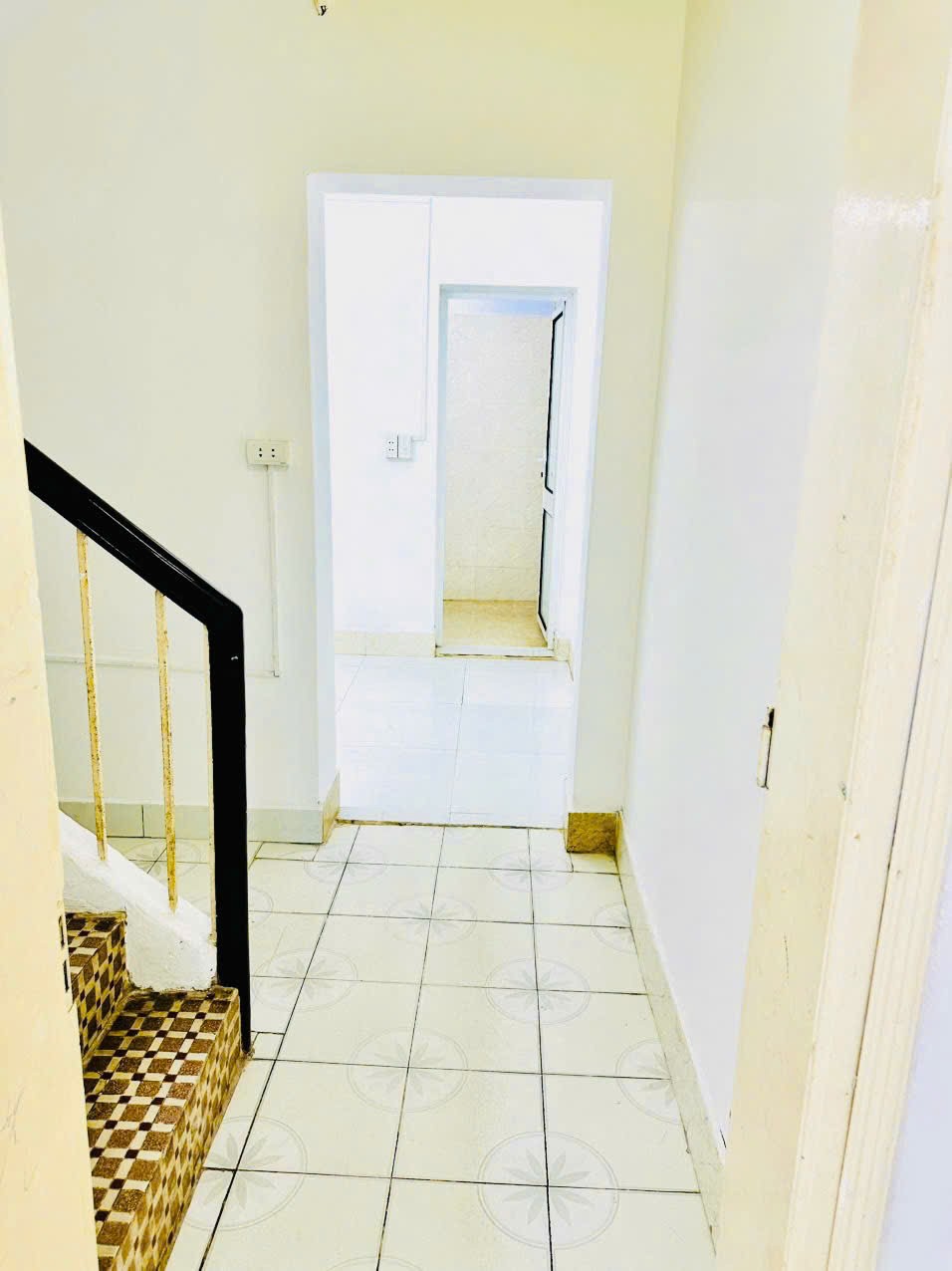 Cho thuê nhà riêng ngõ 141 Nguyễn Khang, Cầu Giấy 80m x 3T giá 14tr, Ô TÔ ĐỖ CỬA 4