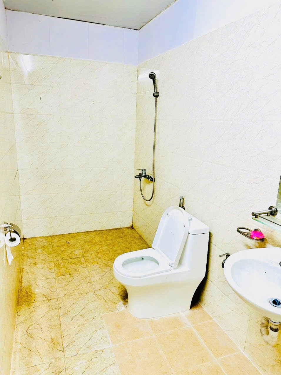 Cho thuê nhà riêng ngõ 141 Nguyễn Khang, Cầu Giấy 80m x 3T giá 14tr, Ô TÔ ĐỖ CỬA 6