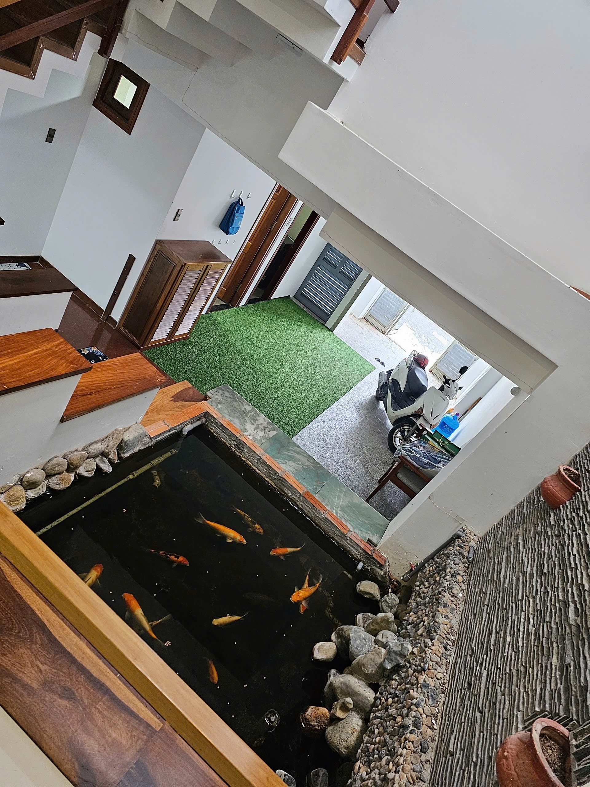 Bán nhà 3 tầng Phó Đức Chính, Vĩnh Hòa – gần biển 300m, có hồ cá Koi, giá 10 tỷ 5