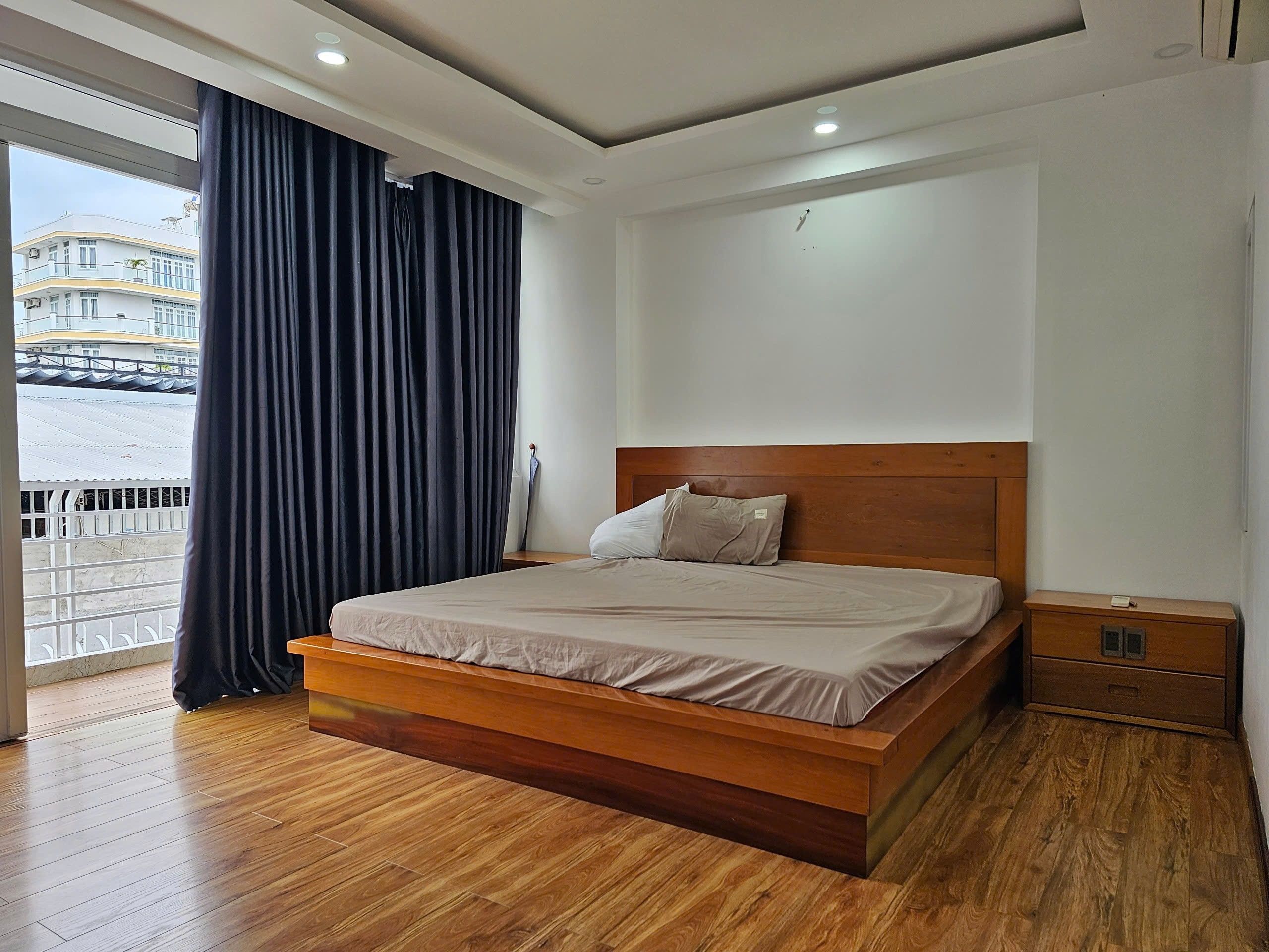 Bán nhà 3 tầng Phó Đức Chính, Vĩnh Hòa – gần biển 300m, có hồ cá Koi, giá 10 tỷ 4