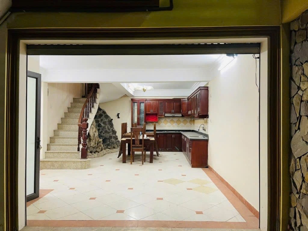 Cho thuê nhà làm CHDV ngõ 2 Trần Cung, Cầu Giấy 55M X 5T giá 18 triệu, ngõ ô tô