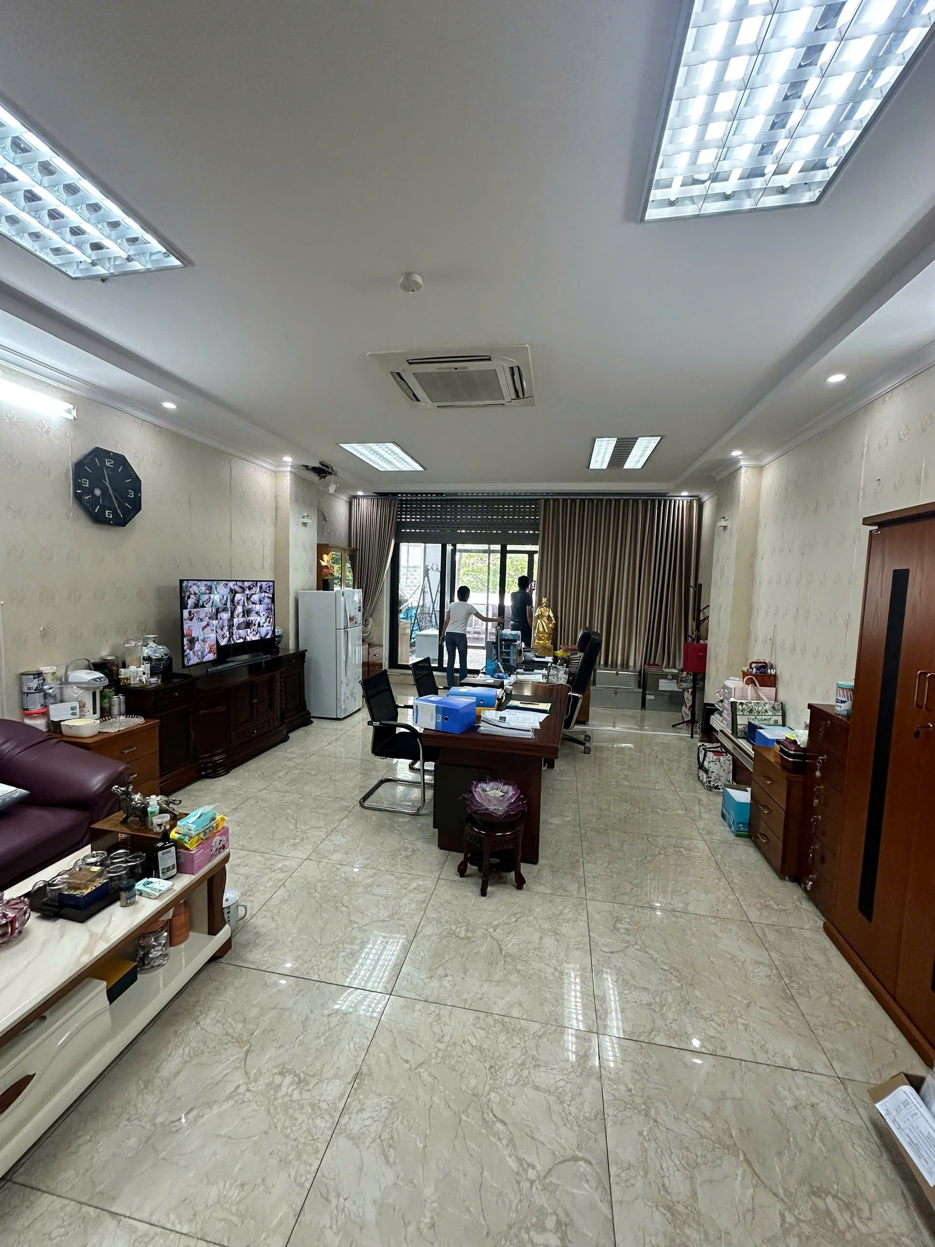 Cho thuê nhà mặt phố Vũ Phạm Hàm, Cầu Giấy 150m x 4T THANG MÁY giá 80 triệu 2