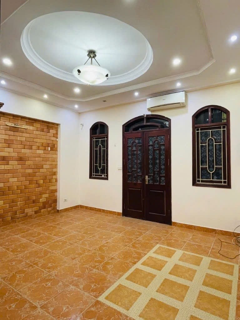 Cho thuê nhà làm CHDV ngõ 2 Trần Cung, Cầu Giấy 55M X 5T giá 18 triệu, ngõ ô tô 2