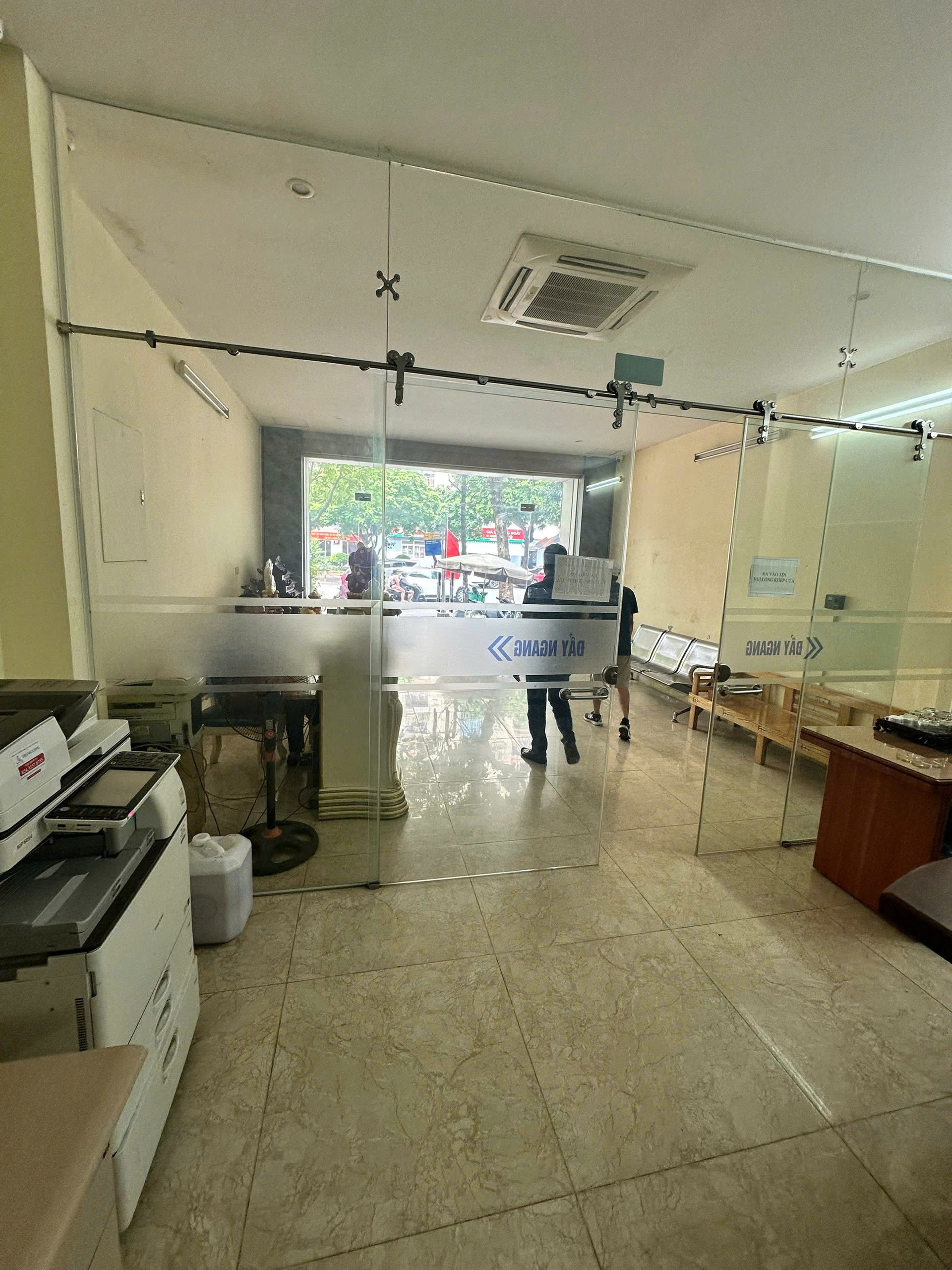 Cho thuê nhà mặt phố Vũ Phạm Hàm, Cầu Giấy 150m x 4T THANG MÁY giá 80 triệu 4