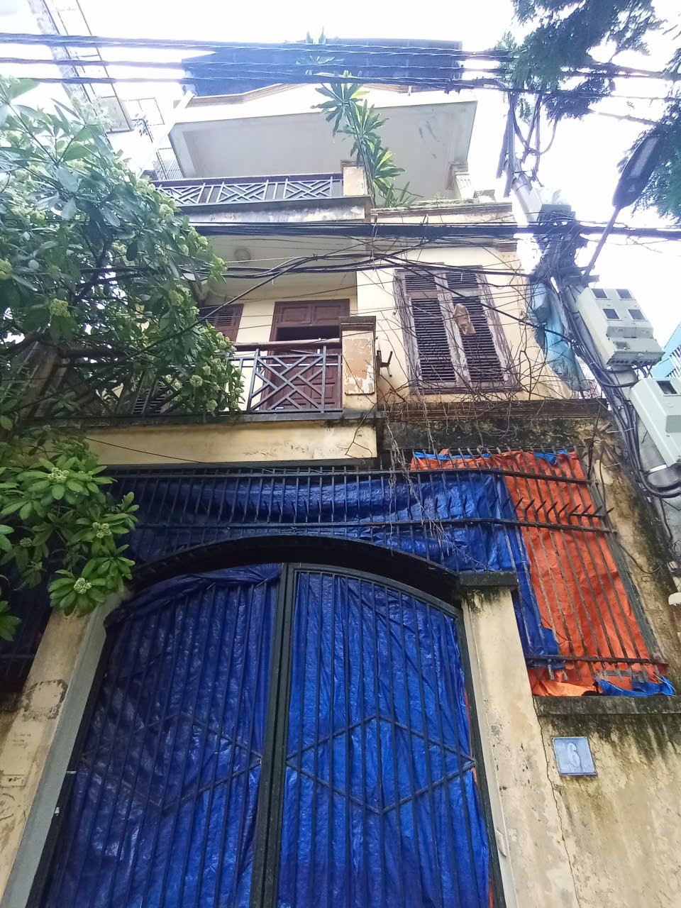 Bán nhà mặt hồ phố Quan Nhân, ô tô đỗ cửa- Kinh doanh- 3,5 tầng, DT 68m2- Mặt tiền 5.1m- Giả chỉ