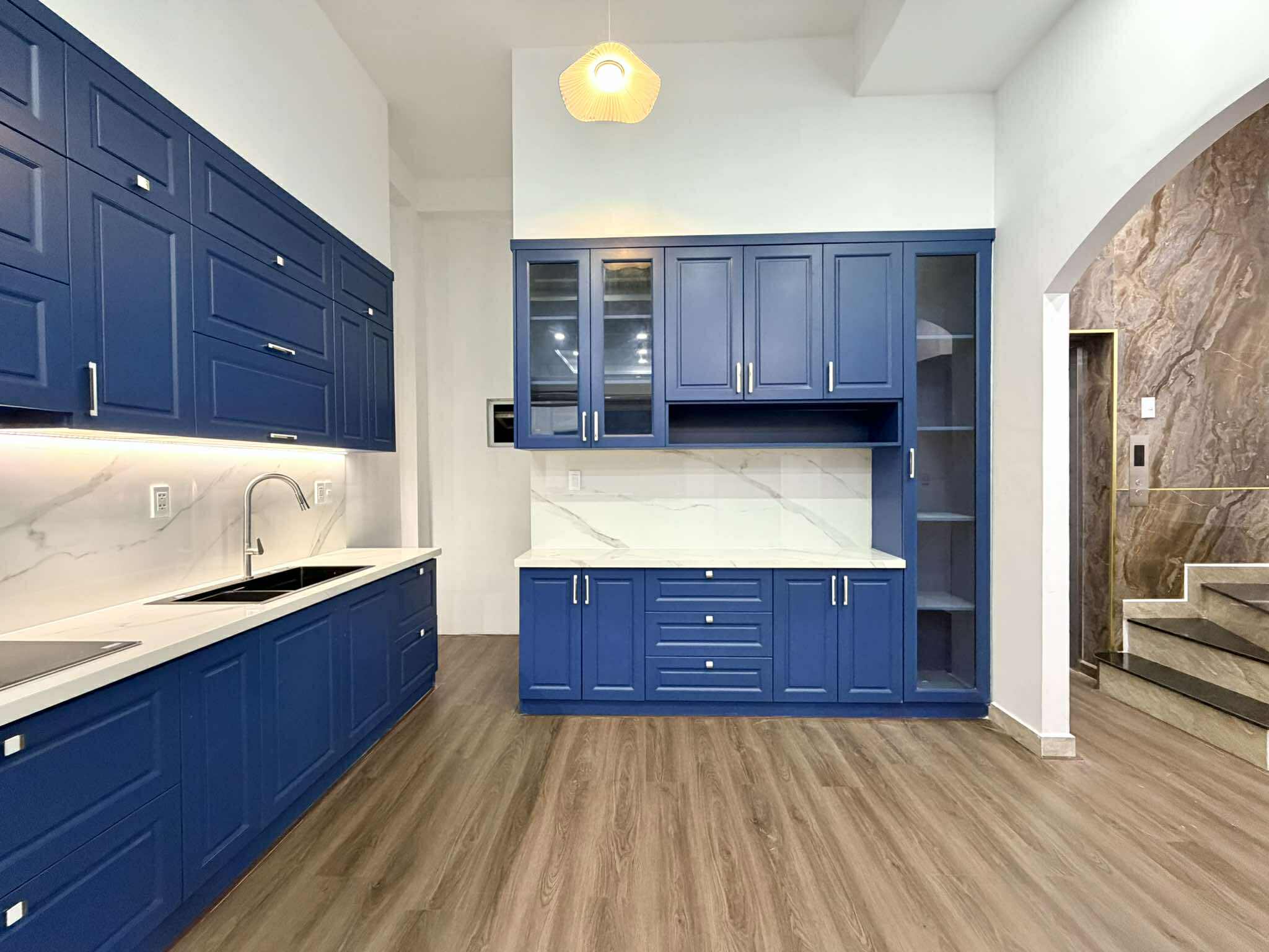 VILLA MẶT TIỀN PHÚ NHUẬN GIÁP NGUYỄN VĂN TRỖI - HẦM + 4 TẦNG THANG MÁY - 18.3 TỶ 9