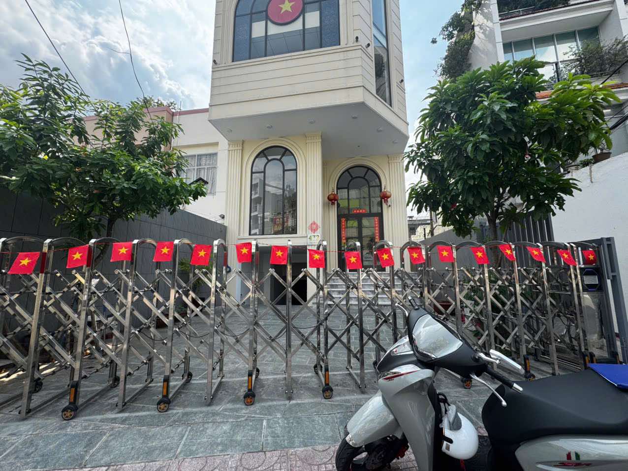 ĐỊNH CƯ GẤP BÁN NÊN GIẢM SỐC 17 TỶ - TOÀ NHÀ 3 MẶT TIỀN LÊ QUANG ĐỊNH 10