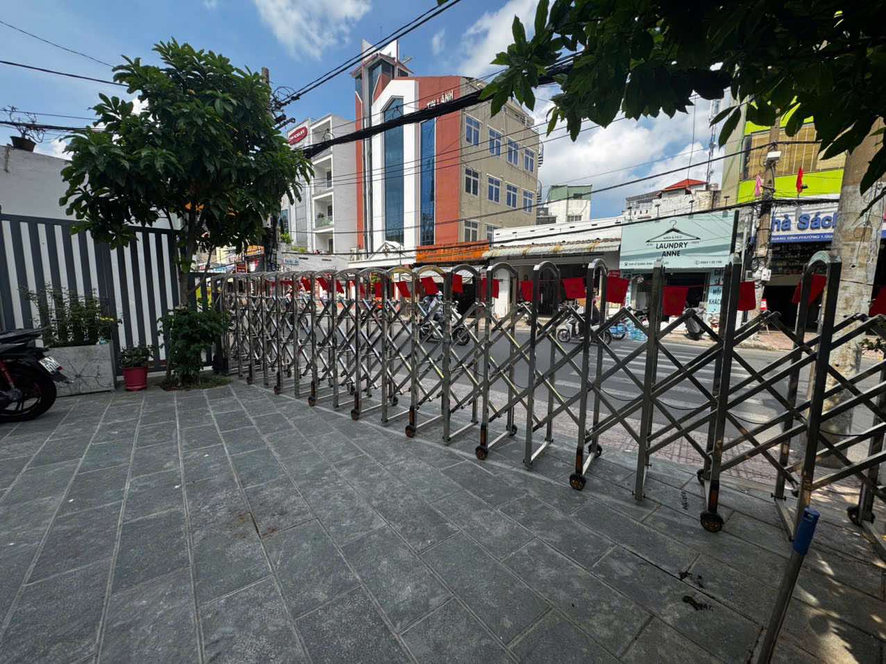 ĐỊNH CƯ GẤP BÁN NÊN GIẢM SỐC 17 TỶ - TOÀ NHÀ 3 MẶT TIỀN LÊ QUANG ĐỊNH 6