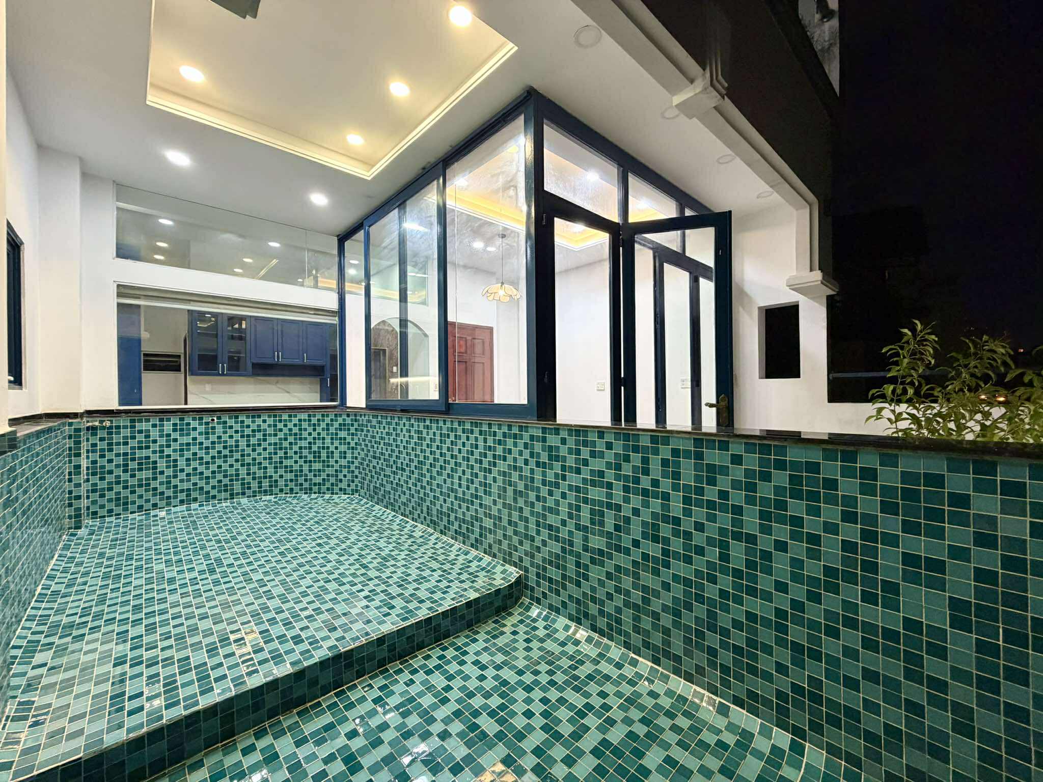 VILLA MẶT TIỀN PHÚ NHUẬN GIÁP NGUYỄN VĂN TRỖI - HẦM + 4 TẦNG THANG MÁY - 18.3 TỶ 5