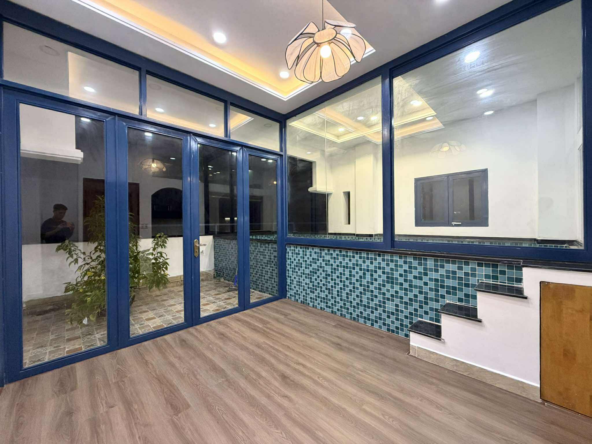 VILLA MẶT TIỀN PHÚ NHUẬN GIÁP NGUYỄN VĂN TRỖI - HẦM + 4 TẦNG THANG MÁY - 18.3 TỶ 6