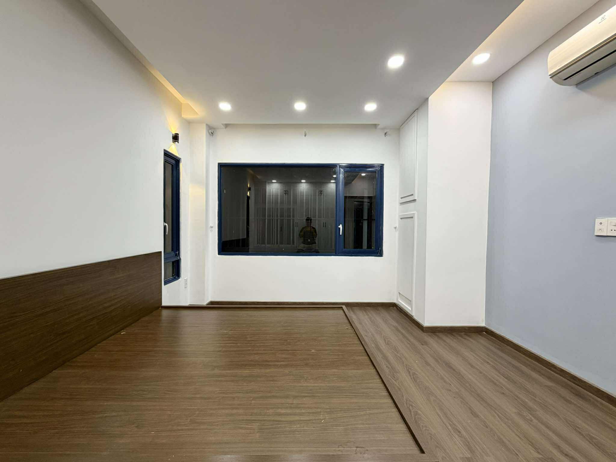 VILLA MẶT TIỀN PHÚ NHUẬN GIÁP NGUYỄN VĂN TRỖI - HẦM + 4 TẦNG THANG MÁY - 18.3 TỶ 12