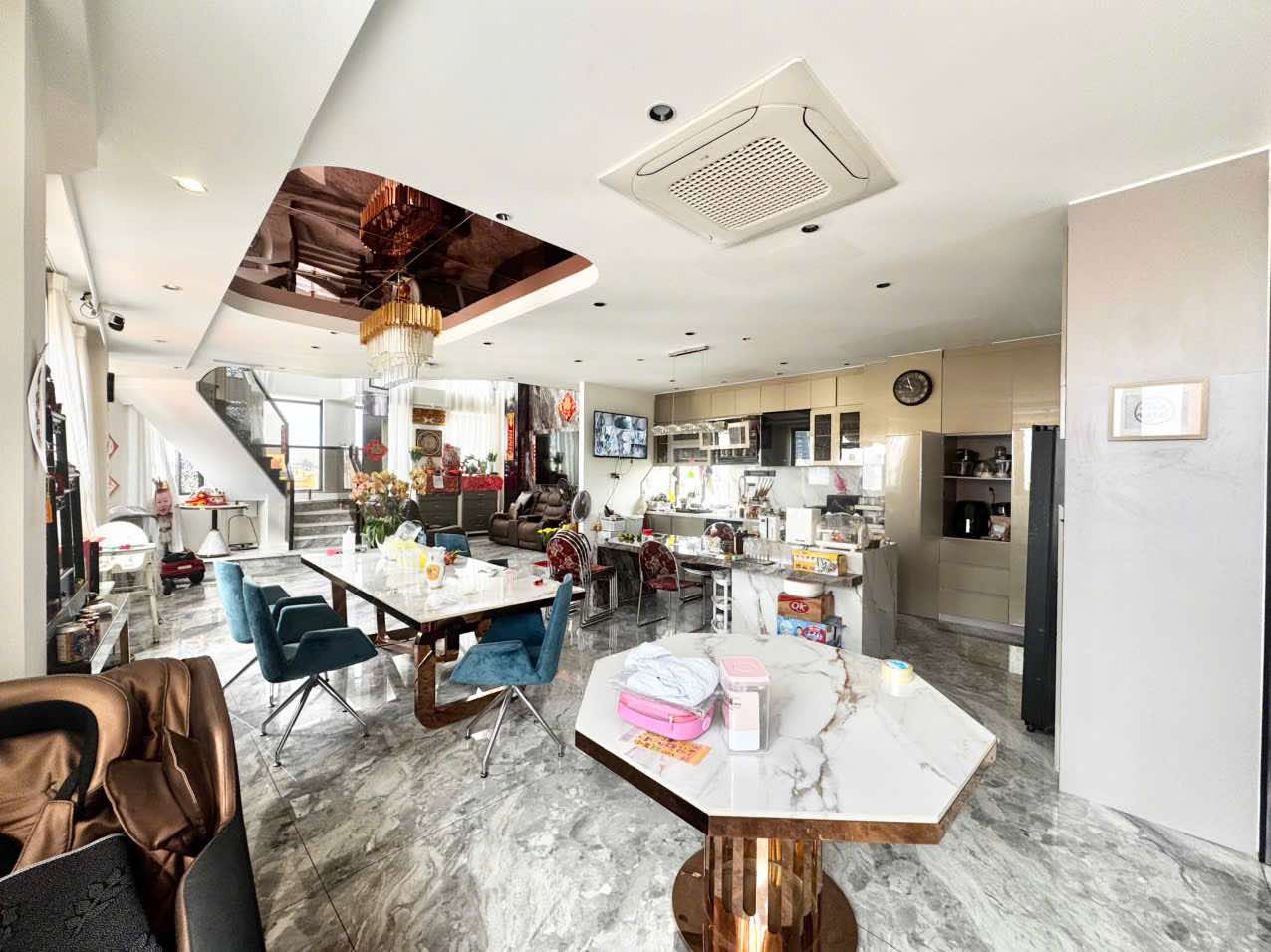 ĐỊNH CƯ GẤP BÁN NÊN GIẢM SỐC 17 TỶ - TOÀ NHÀ 3 MẶT TIỀN LÊ QUANG ĐỊNH 8